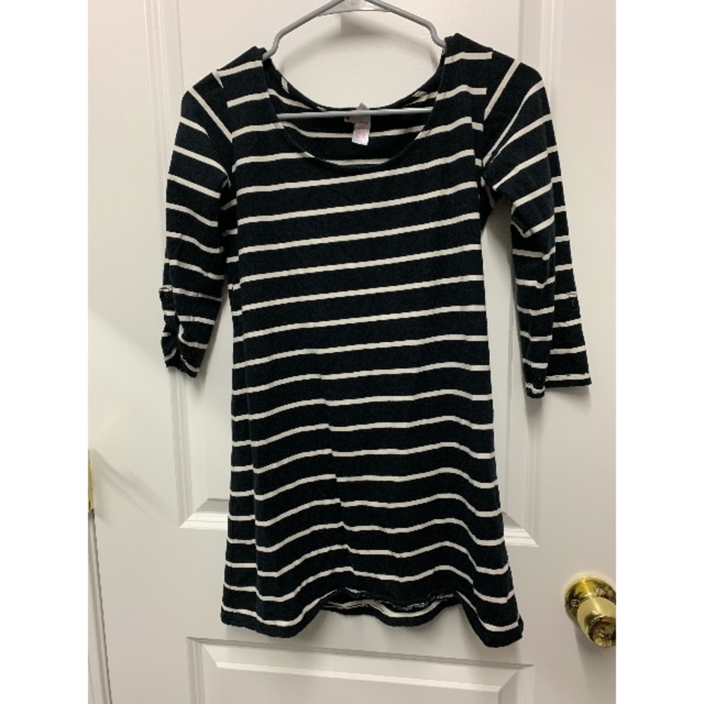 Sm black maternity shirt with white stripes🤰🏻